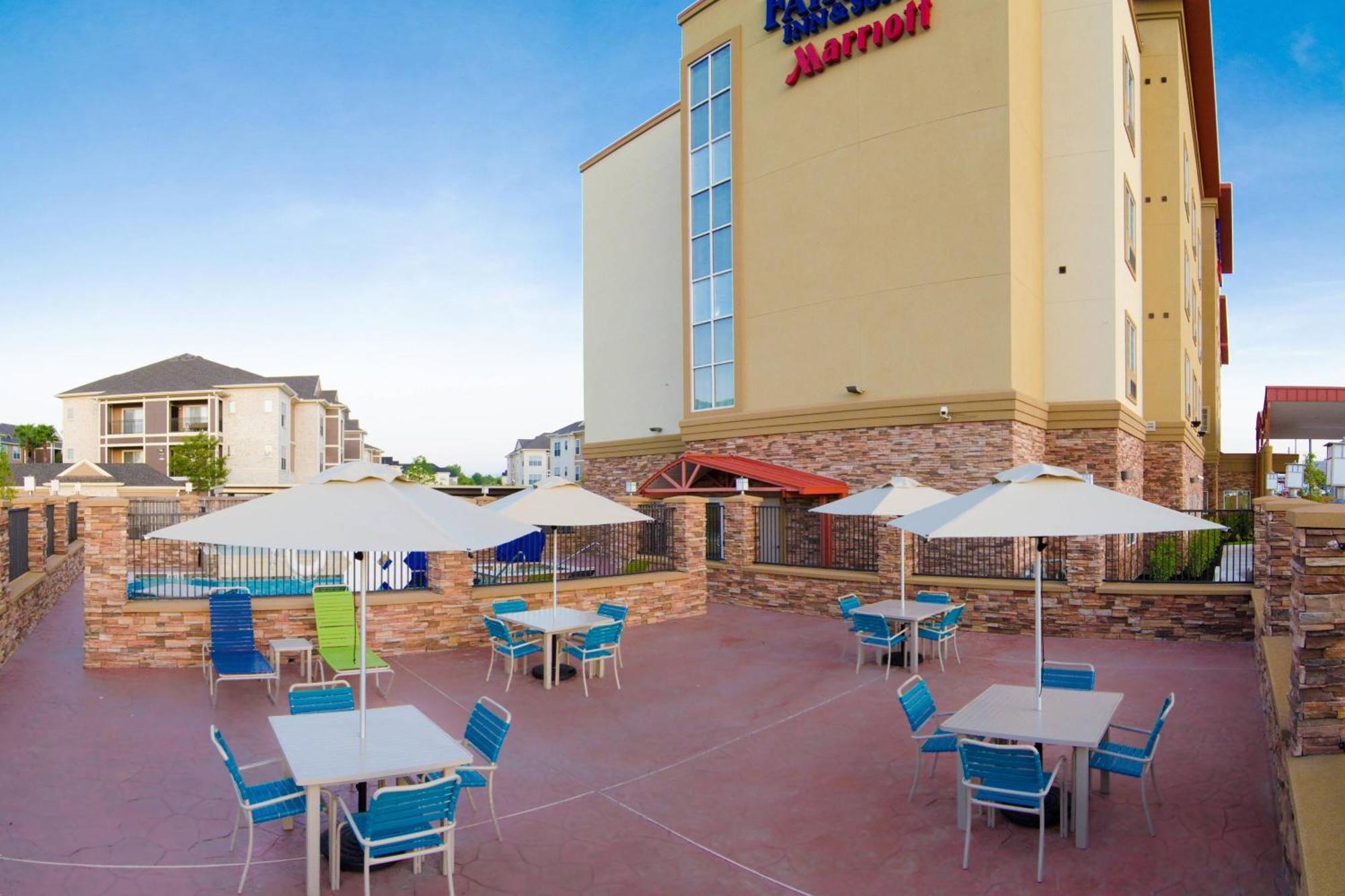 Fairfield Inn And Suites By Marriott North Spring Exterior foto